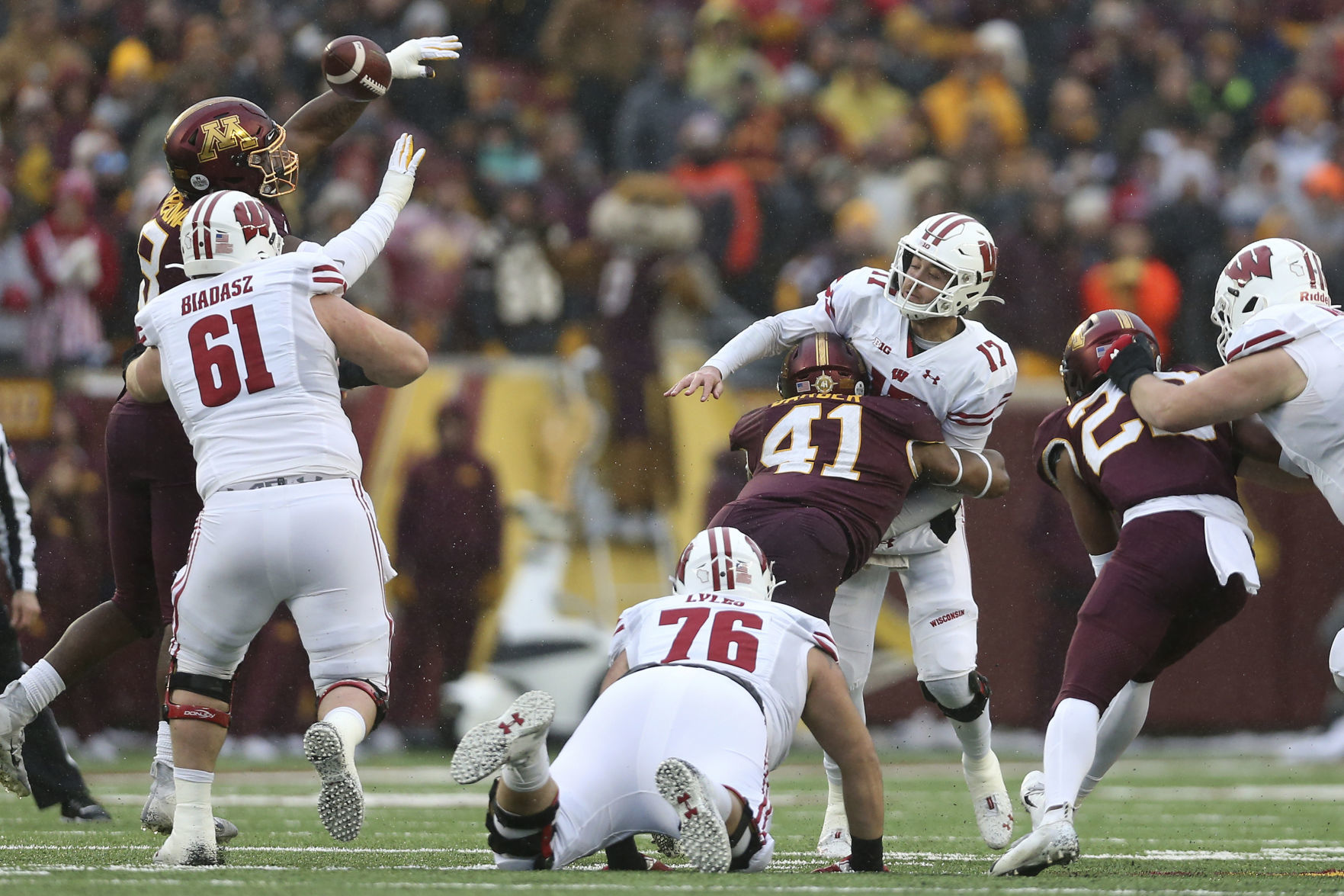 Badgers 38, Golden Gophers 17